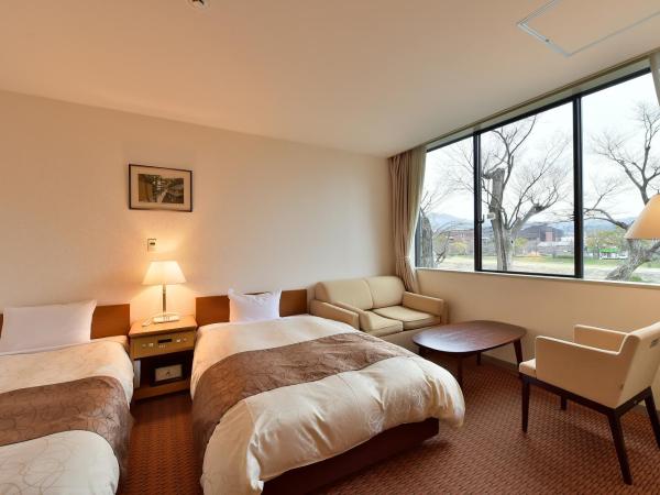 KKR Kyoto Kuniso : photo 2 de la chambre chambre triple avec salle de bains privative - vue sur montagne - non-fumeurs