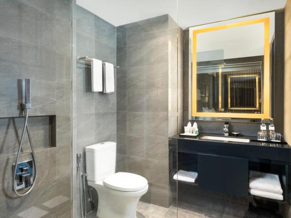 Grand Swiss-Belhotel Darmo : photo 5 de la chambre chambre lit king-size deluxe