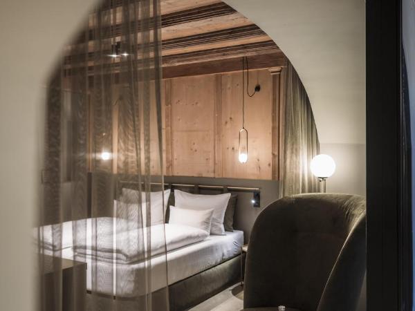 Altstadthotel Weisses Kreuz : photo 7 de la chambre tiroler suite