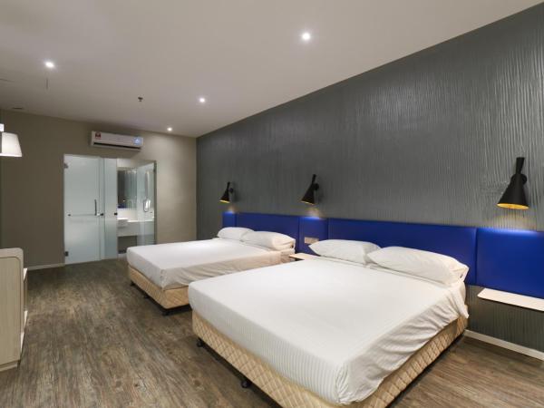 Win Win Boutique Hotel PD : photo 6 de la chambre family room window