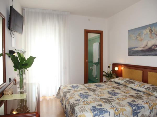 Hotel Gran Venere Beach 3 Superior : photo 1 de la chambre basic triple room with beach access