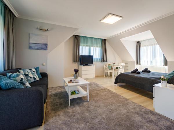 Villa Muzsa Deluxe : photo 3 de la chambre appartement avec terrasse