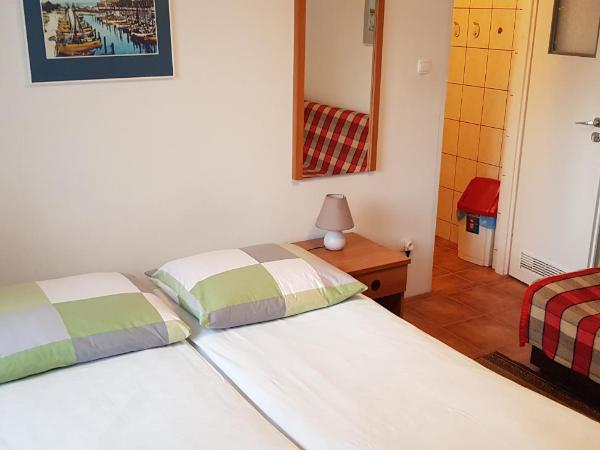 Wynajem pokoi : photo 1 de la chambre chambre triple - vue sur jardin