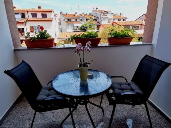 Lovely Family House Robi : photo 9 de la chambre chambre double avec balcon