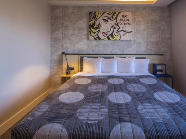 Leon Hotel LES : photo 5 de la chambre chambre lit king-size supérieure