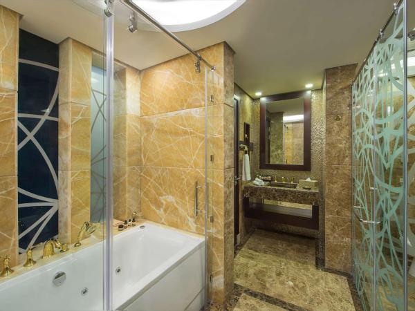 Gulf Court Hotel Business Bay : photo 3 de la chambre suite lit king-size de luxe