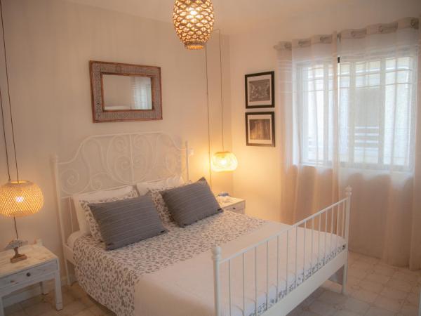 Rhodes Backpackers Boutique Hostel and Apartments : photo 1 de la chambre appartement avec balcon