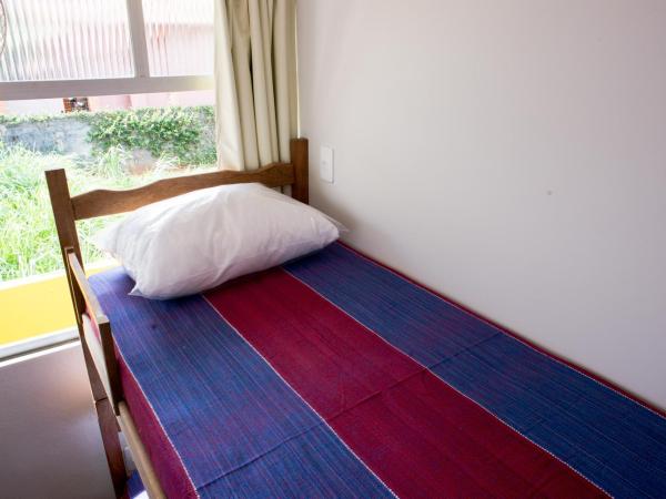 Pousada 45 Hostel : photo 2 de la chambre chambre lits jumeaux avec salle de bains commune