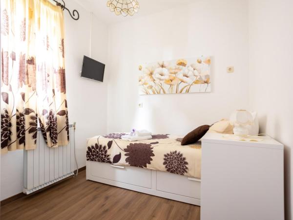 Guesthouse Villa Maria : photo 4 de la chambre chambre simple avec salle de bains privative