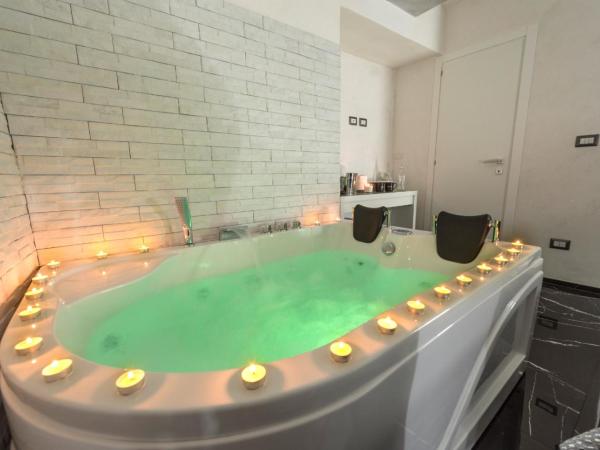 Suite Vico li cuti : photo 1 de la chambre suite deluxe avec baignoire spa