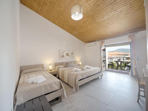 Casa Lucia : photo 3 de la chambre chambre familiale avec salle de bains privative