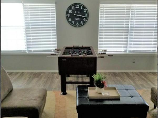 Private Bedroom Suite Communal House near Integris : photo 9 de la chambre chambre simple avec salle de bains privative