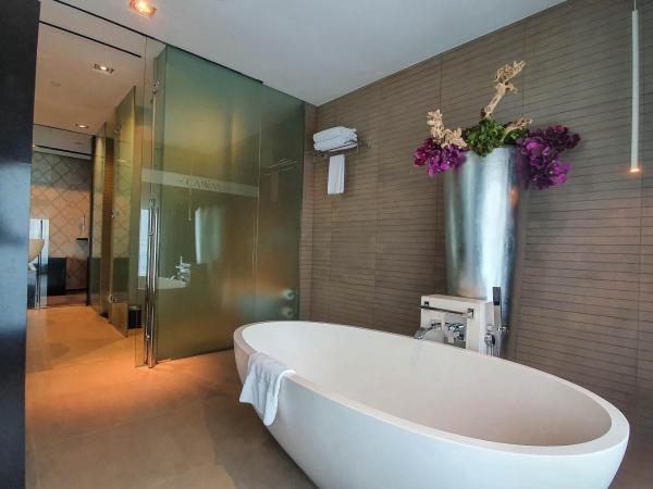 The Canvas Dubai - MGallery Hotel Collection : photo 4 de la chambre suite exécutive lit king-size avec accès au salon exécutif