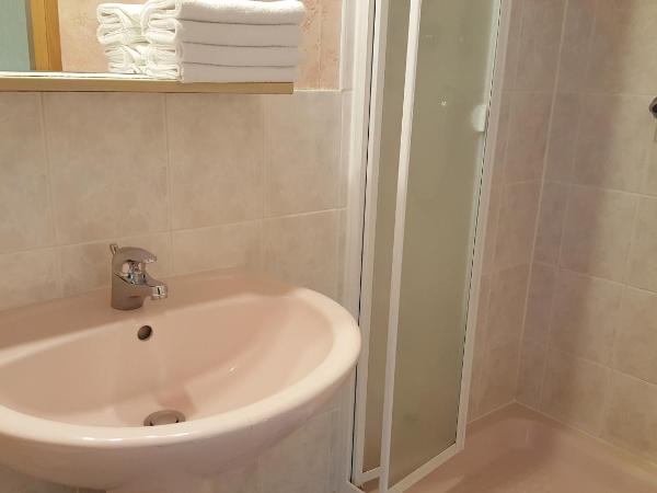 Hotel La Renaissance : photo 2 de la chambre chambre double confort - vue sur mer