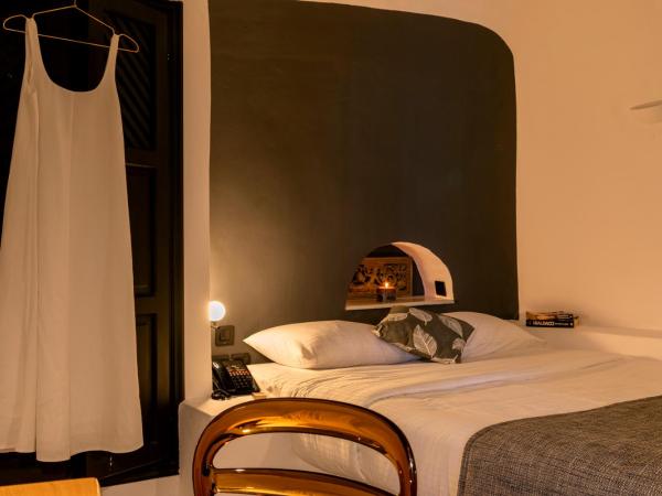 Pearl of Caldera Oia - Boutique Hotel by Pearl Hotel Collection : photo 3 de la chambre studio double standard - vue sur caldeira