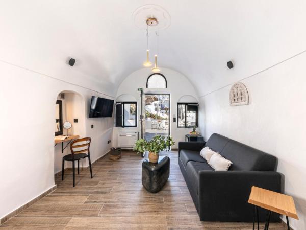 Pearl of Caldera Oia - Boutique Hotel by Pearl Hotel Collection : photo 4 de la chambre suite de luxe avec vue sur la caldeira