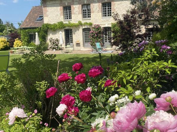 La Maison d'Aline - Honfleur - Maison d'Hôte De Charme A La Normande : photo 8 de la chambre chambre double - vue sur jardin