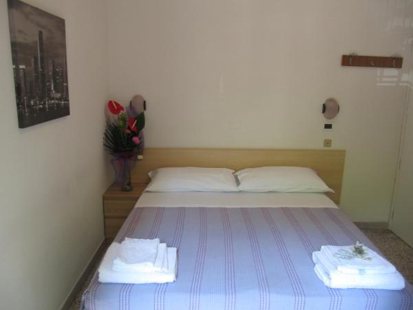 Hotel Villa Elia : photo 3 de la chambre chambre double ou lits jumeaux avec balcon