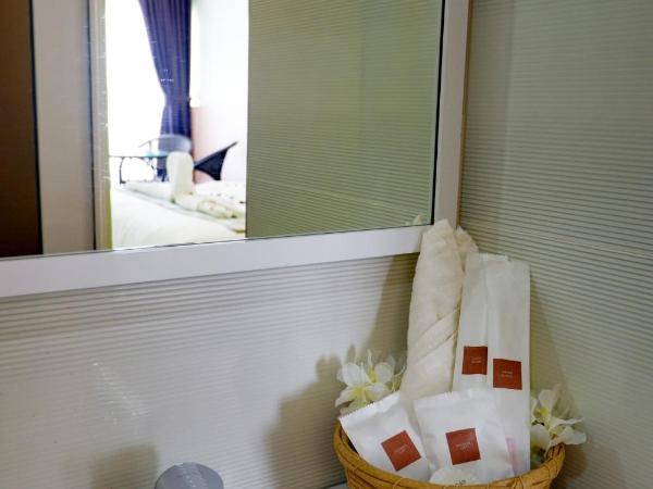 FLYPOD Hotel : photo 2 de la chambre chambre lit king-size avec baignoire spa