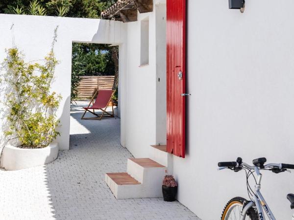 HôTEL LES VOLETS ROUGES - CASSIS : photo 6 de la chambre petite chambre double sans terrasse