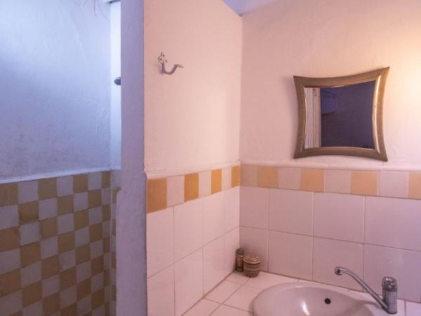 Bayt Alice Hostel : photo 2 de la chambre chambre triple avec salle de bains privative