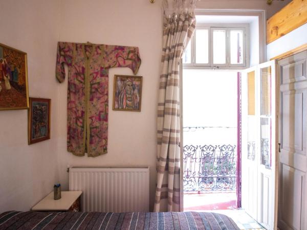 Bayt Alice Hostel : photo 1 de la chambre chambre lits jumeaux avec balcon