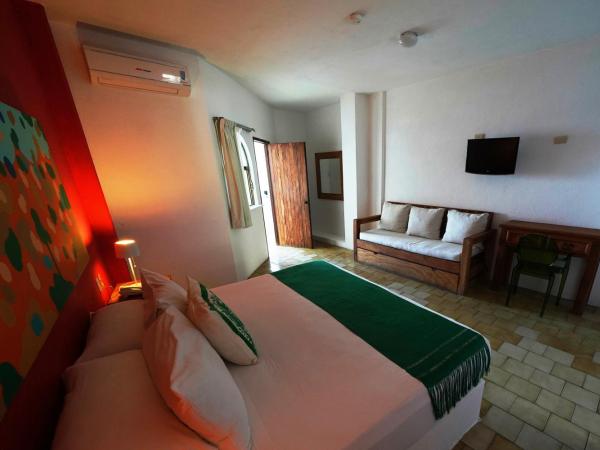 Emperador Vallarta Beachfront Hotel and Suites : photo 2 de la chambre suite standard