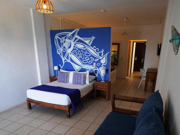 Emperador Vallarta Beachfront Hotel and Suites : photo 3 de la chambre chambre familiale