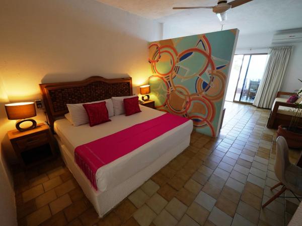 Emperador Vallarta Beachfront Hotel and Suites : photo 5 de la chambre chambre familiale