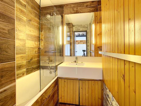 Résidence Lac du Lou - Les Ménuires : photo 3 de la chambre appartement 108 - vue sur montagne