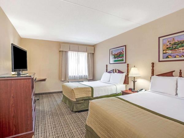 Baymont by Wyndham Louisville Airport South : photo 3 de la chambre chambre standard avec 2 lits doubles-non-fumeurs 