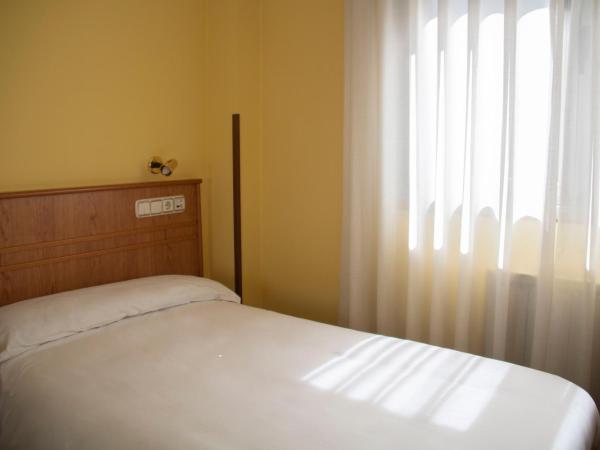 Hotel Alda Estación Oviedo : photo 1 de la chambre chambre double ou lits jumeaux Économique