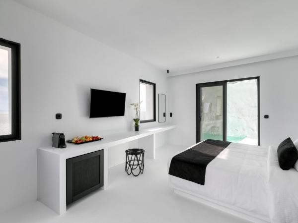 Tagoo Black Mykonos : photo 9 de la chambre chambre double deluxe avec piscine troglodyte privée