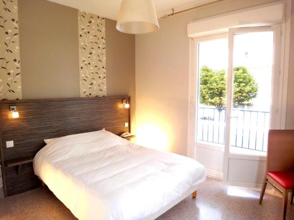 Hotel les Pecheurs : photo 1 de la chambre chambre double avec salle de bains privative et toilettes communes