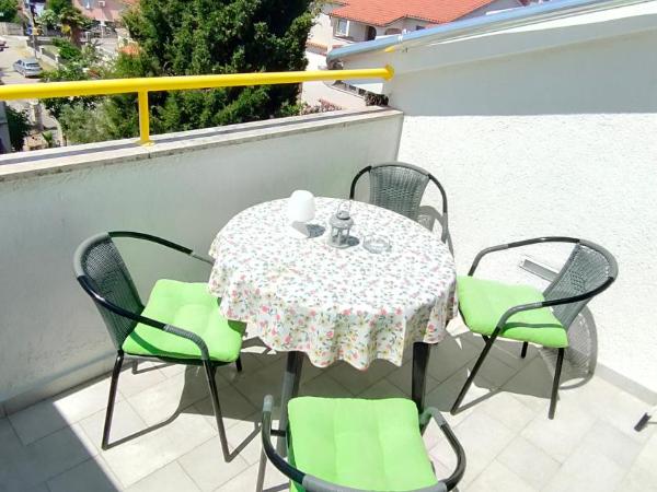 Apartments and Rooms Irena : photo 4 de la chambre appartement 2 chambres avec balcon