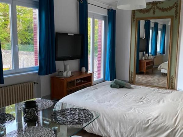 Au Soleil Boulonnais : photo 3 de la chambre chambre quadruple avec salle de bains privative séparée