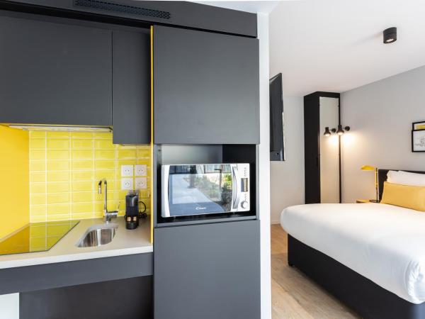 Staycity Aparthotels Bordeaux City Centre : photo 9 de la chambre studio - accessible aux personnes à mobilité réduite 