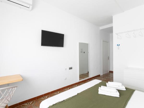 CASA MILA SV19 guesthouse : photo 6 de la chambre chambre double avec salle de bains privative