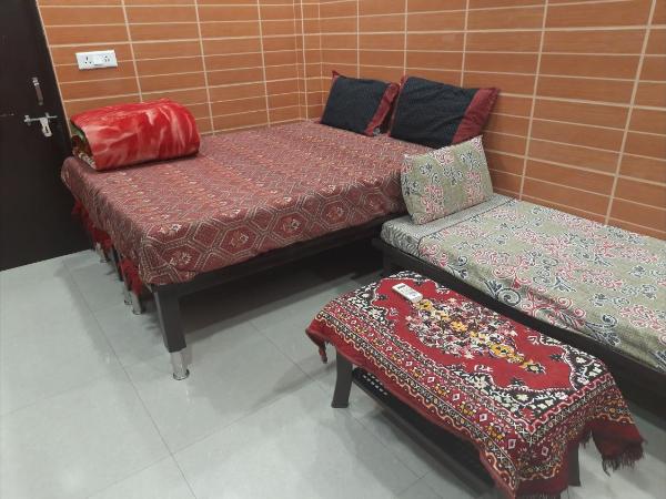 Room in Guest room - Posh Foreigner Place Luxury Room In Lajpat Nagar : photo 8 de la chambre  chambre triple
