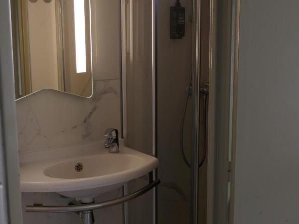 Ibis budget Périgueux : photo 9 de la chambre chambre double avec lit superposé