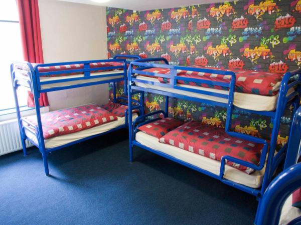 Ashfield Hostel : photo 2 de la chambre 1 lit dans dortoir de 6 lits avec salle de bains privative