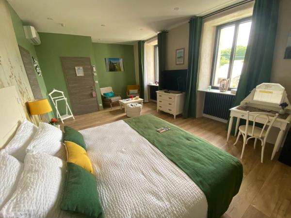 L'ARDOISIÈRE, maison d'hôtes et d'amis : photo 2 de la chambre grande chambre double ou lits jumeaux