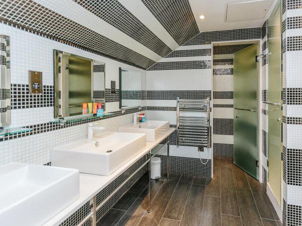 Stay Central Hotel : photo 10 de la chambre private dorm - the ultimate party room