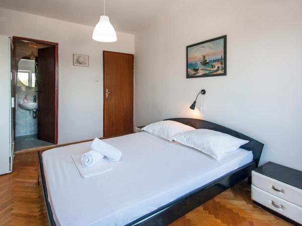 Apartments & Rooms Strčić Krk : photo 6 de la chambre chambre double avec balcon - vue sur mer