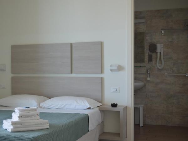 Hotel Riva e Mare : photo 6 de la chambre chambre double avec balcon - vue sur mer