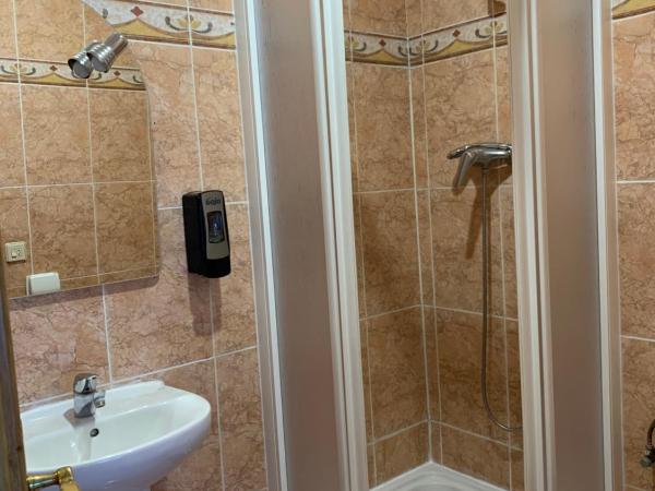 Pensión Bowling : photo 6 de la chambre chambre familiale