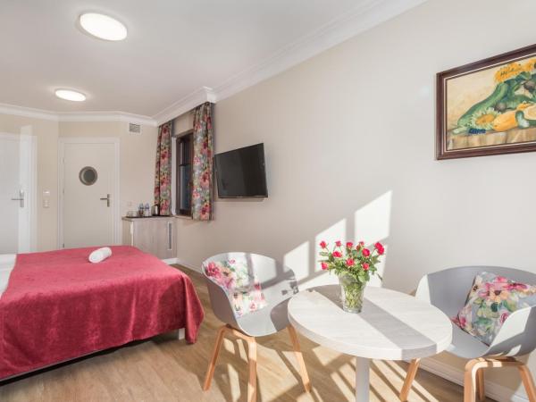 Zamorski BY THE SEA : photo 4 de la chambre chambre triple avec salle de bains privative