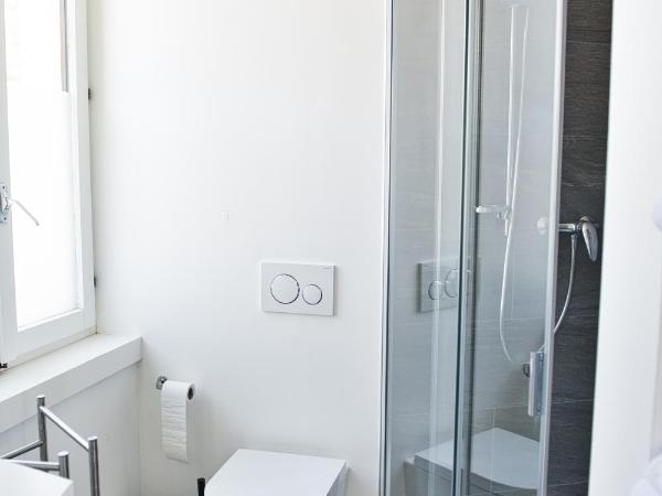 Salotto Brè - Bed & Breakfast charming rooms : photo 4 de la chambre chambre familiale avec salle de bains privative