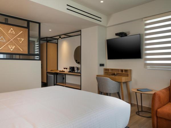 Hyperion City Hotel & Spa : photo 7 de la chambre chambre triple - vue sur mer