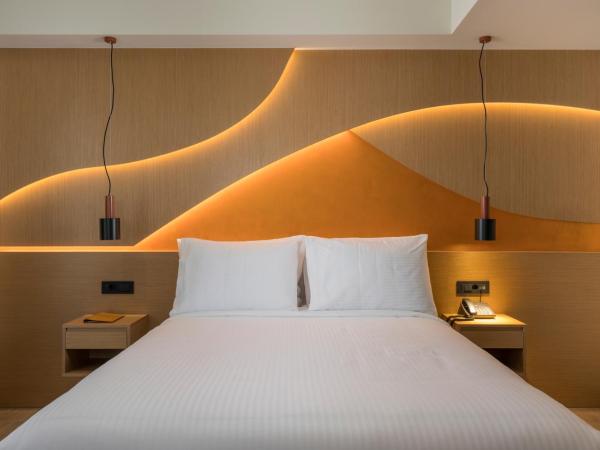 Hyperion City Hotel & Spa : photo 5 de la chambre chambre triple - vue sur mer